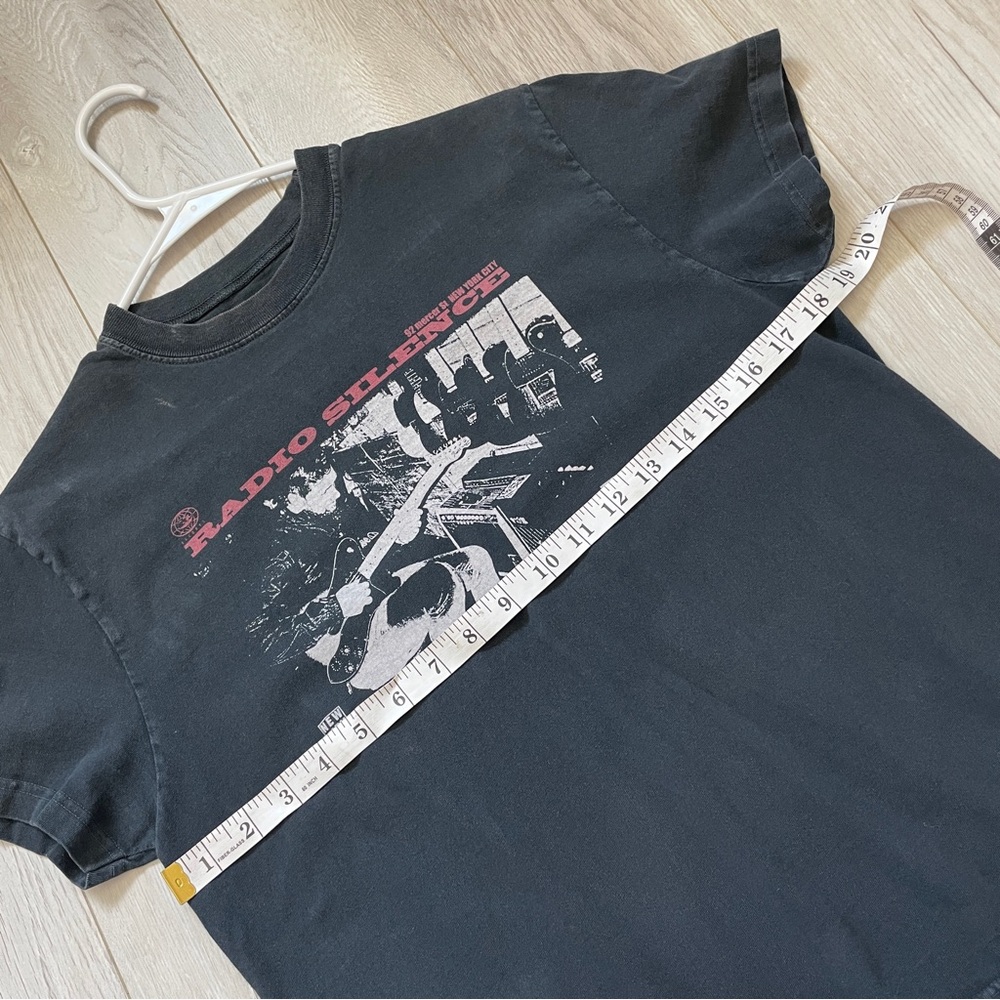 Brandy Melville Tshirt radio silence womens Black (one size) casual crop retro - Picture 3 of 6